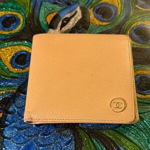 Vintage CHANEL Beige Caviar Leather Wallet with CC Logo